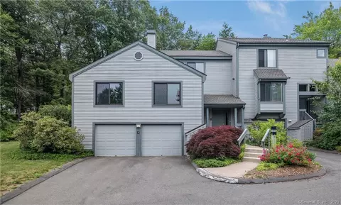 4 Crossroads Ln, Avon, CT 06001