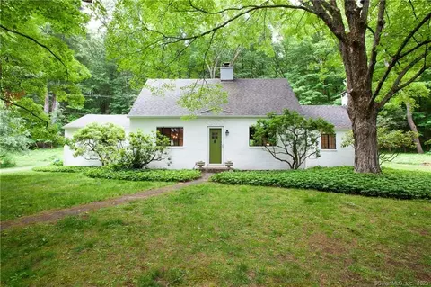44 Terrys Plain Rd, Simsbury, CT 06070