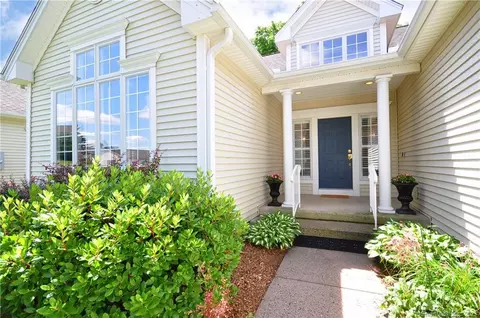 19 Dewberry Way #19, Suffield, CT 06078
