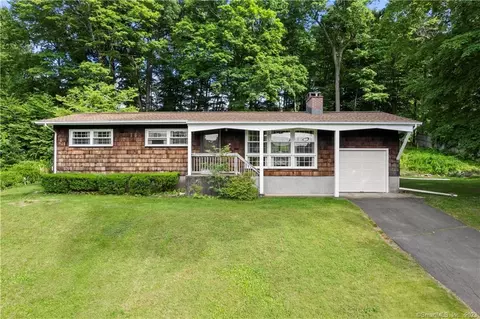 377 Middle Rd, Farmington, CT 06032