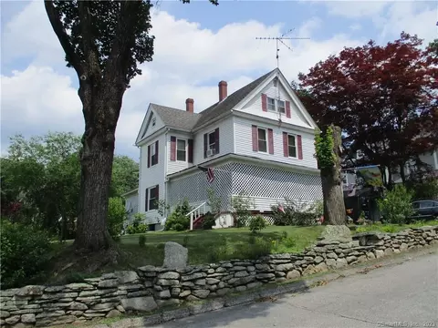 4 Genevieve St, Putnam, CT 06260