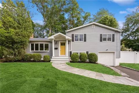23 Brighton Pl, Stamford, CT 06902