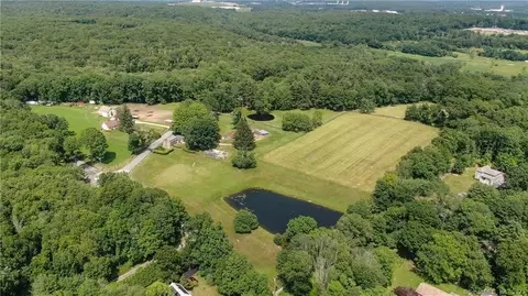 7 River Rd, Pomfret, CT 06259