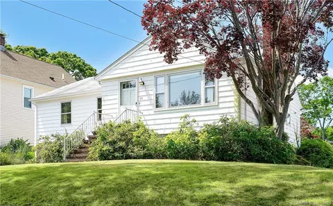 60 Burr St, East Haven, CT 06512
