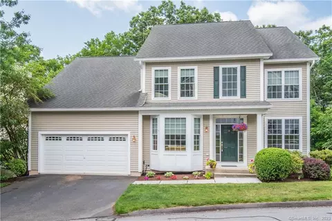 4 Washington Cir #4, Southbury, CT 06488