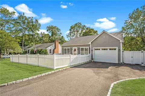 15 Deepwood Ln, Norwalk, CT 06854
