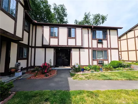 152 Foxwood Close #152, Milford, CT 06460