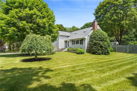 108 Weeping Willow Ln, Fairfield, CT 06825