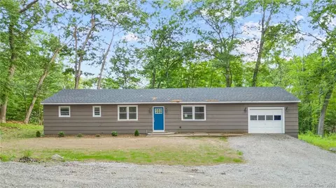 2 Westwood Rd, Clinton, CT 06413