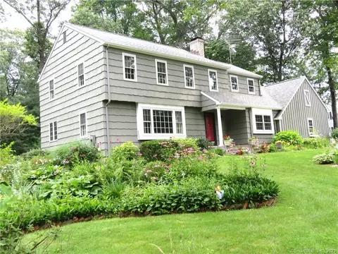 10 Verbena Ct, Cheshire, CT 06410