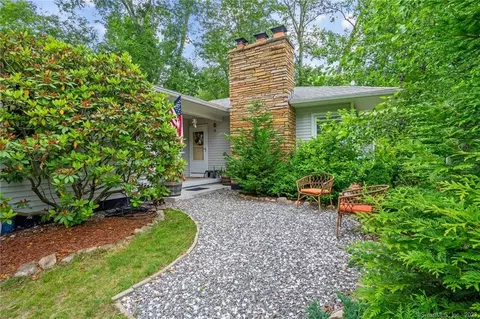 5 Skyline Dr, Salem, CT 06420