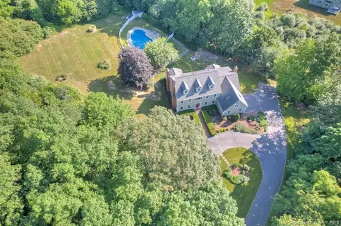 362 Horse Pond Rd, Madison, CT 06443