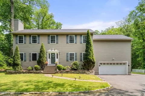 11 Nursery Ct, Norwalk, CT 06850