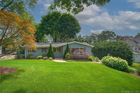 18 Fairview Ave, Trumbull, CT 06611