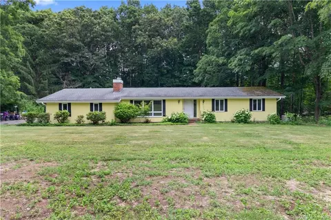 399 Nortontown Rd, Guilford, CT 06437