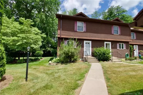 81 Candlewood Dr #81, Enfield, CT 06082
