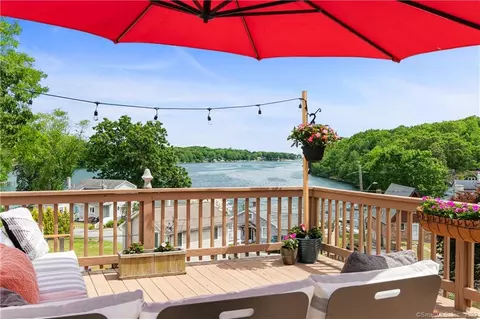 9 River Rd, East Lyme, CT 06333