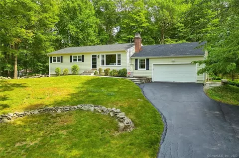 11 Topcrest Ln, Ridgefield, CT 06877