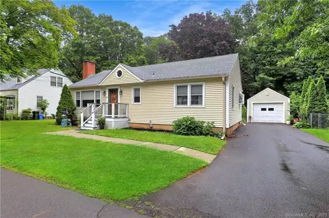45 Home Pl, Branford, CT 06405