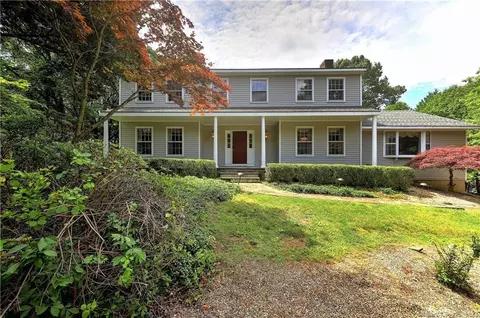 25 Skytop Dr, Trumbull, CT 06611