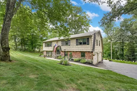 134 Longfellow Rd, Shelton, CT 06484