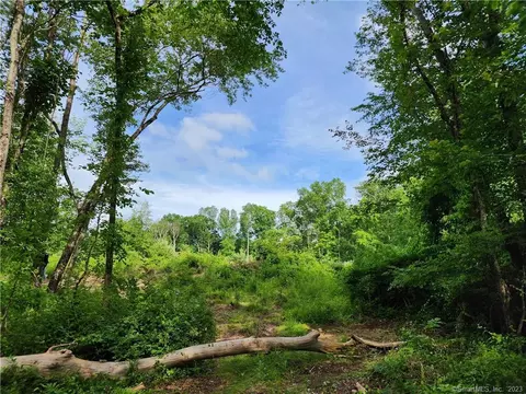 111 Youngs Rd, Pomfret, CT 06259