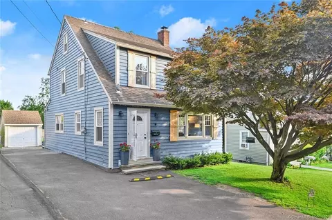 3 Olmstead Pl, Norwalk, CT 06855