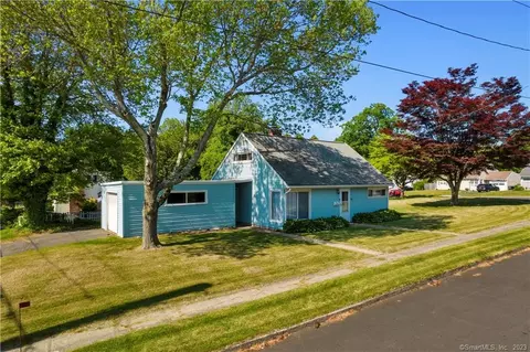 2 Wepawaug Dr, Milford, CT 06461