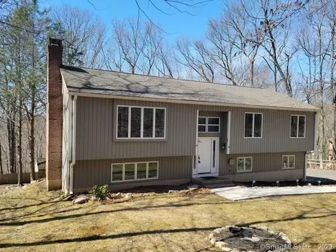 139 Newgate Rd, Oxford, CT 06478