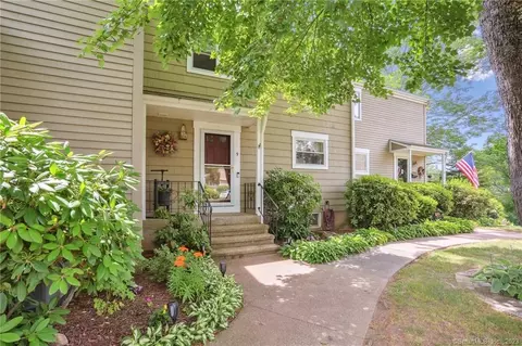 9 Lakeview Dr #9, Southington, CT 06489