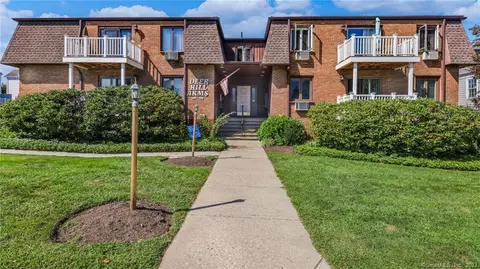 136 Deer Hill Ave #B19, Danbury, CT 06810