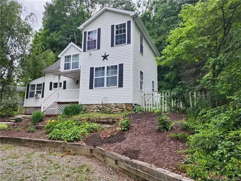 132 Cook Ln, Beacon Falls, CT 06403