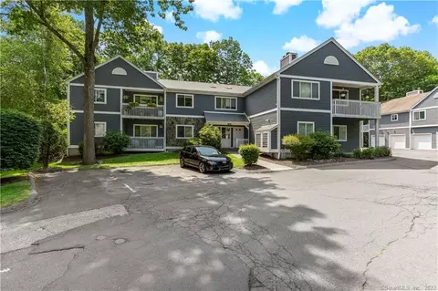 301 Fairmount Dr #E, Monroe, CT 06468