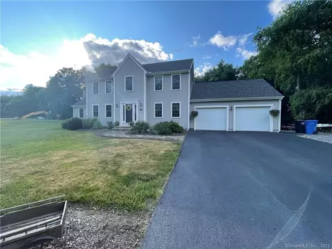 17 Fairway Dr, North Grosvenor Dale, CT 06255