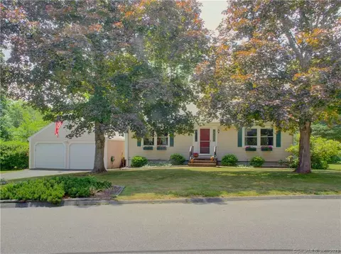 20 Meadow Dr, Ledyard, CT 06339