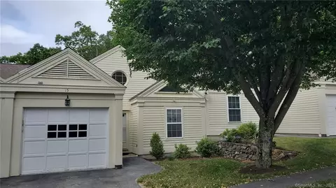 15 Saint George Pl #15, Sandy Hook, CT 06482