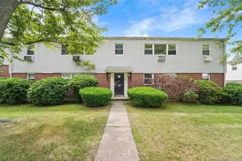 165 Cherry Hill Dr #2A, Bridgeport, CT 06606