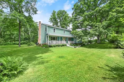 37 Meetinghouse Ter, New Milford, CT 06776