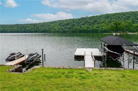 809 Candlewood Lake Rd S, New Milford, CT 06776