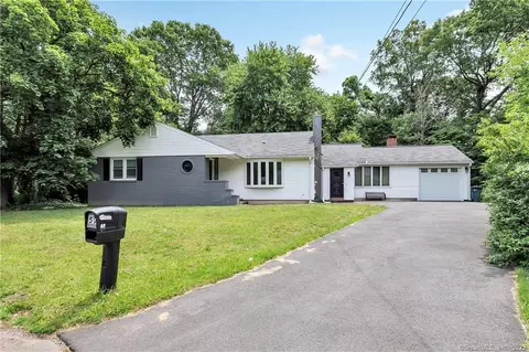 59 Robinwood Rd, Hamden, CT 06517