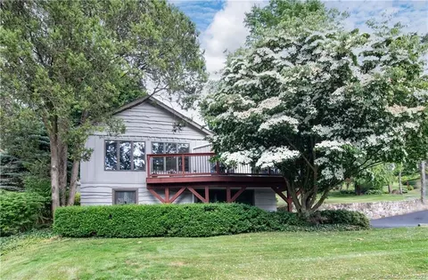 22 Lake Dr N, New Fairfield, CT 06812