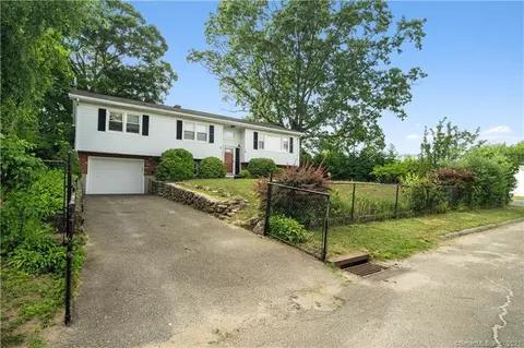 14 Timber Ln, Waterbury, CT 06705