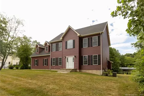 307 Mercer Ln, Windsor, CT 06095