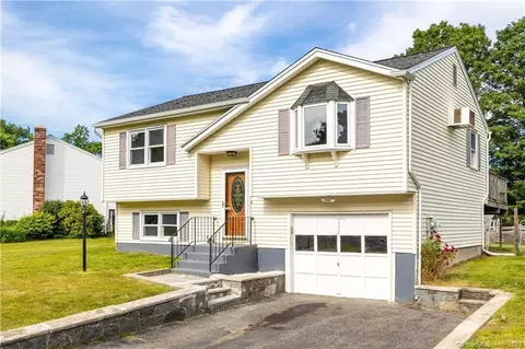 218 Nutmeg Dr, Torrington, CT 06790