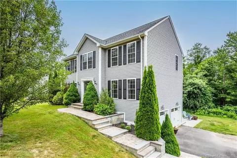 4 Ellen Ln, Thomaston, CT 06787