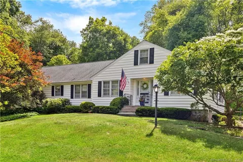 84 Beecher Rd, Woodbridge, CT 06525