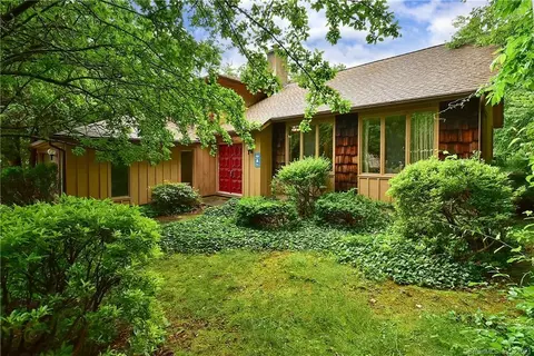 18 Tumble Brook Cir, Somers, CT 06071