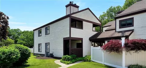81 Main St #43C, Branford, CT 06405