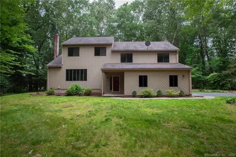137 Old Canal Way #137, Weatogue, CT 06089