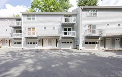100 Northampton Ln #30, Plainville, CT 06062